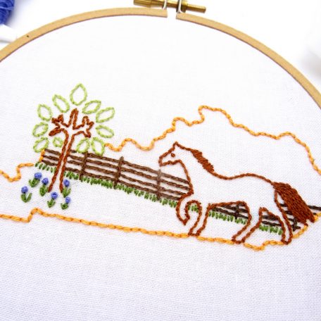 kentucky-horse-diy-hand-embroidery-pattern